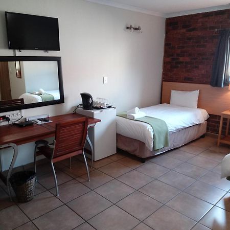 24 Onvrey Guest House Boksburg Esterno foto