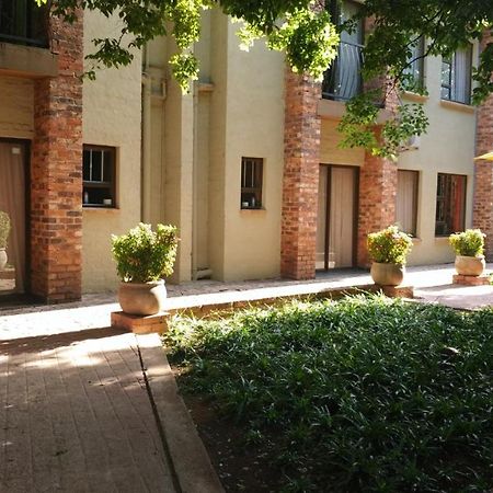 24 Onvrey Guest House Boksburg Esterno foto