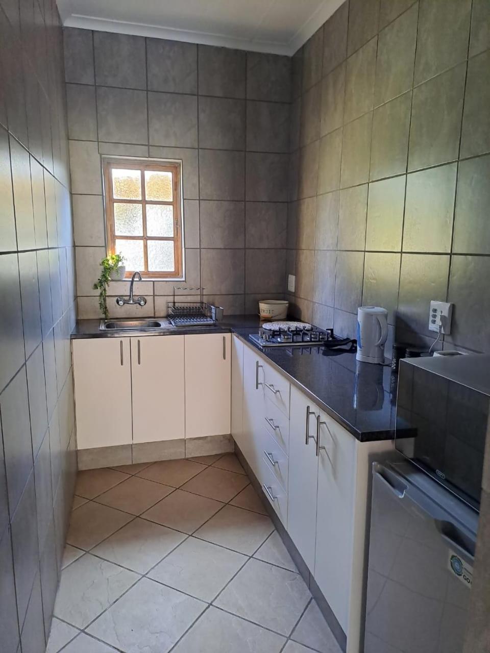 24 Onvrey Guest House Boksburg Esterno foto