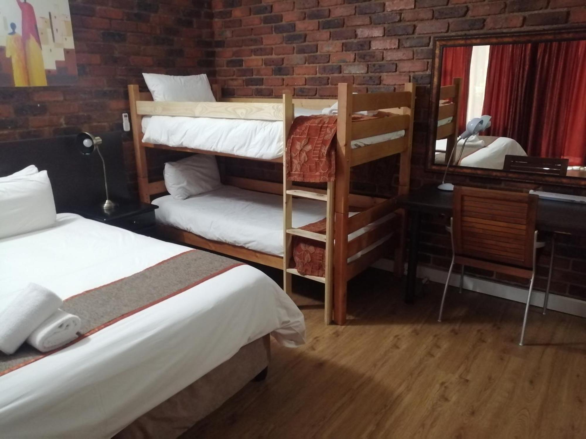 24 Onvrey Guest House Boksburg Esterno foto