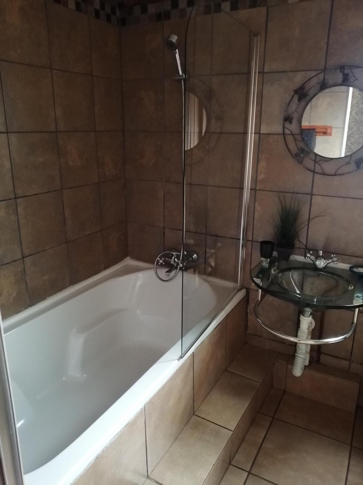 24 Onvrey Guest House Boksburg Esterno foto