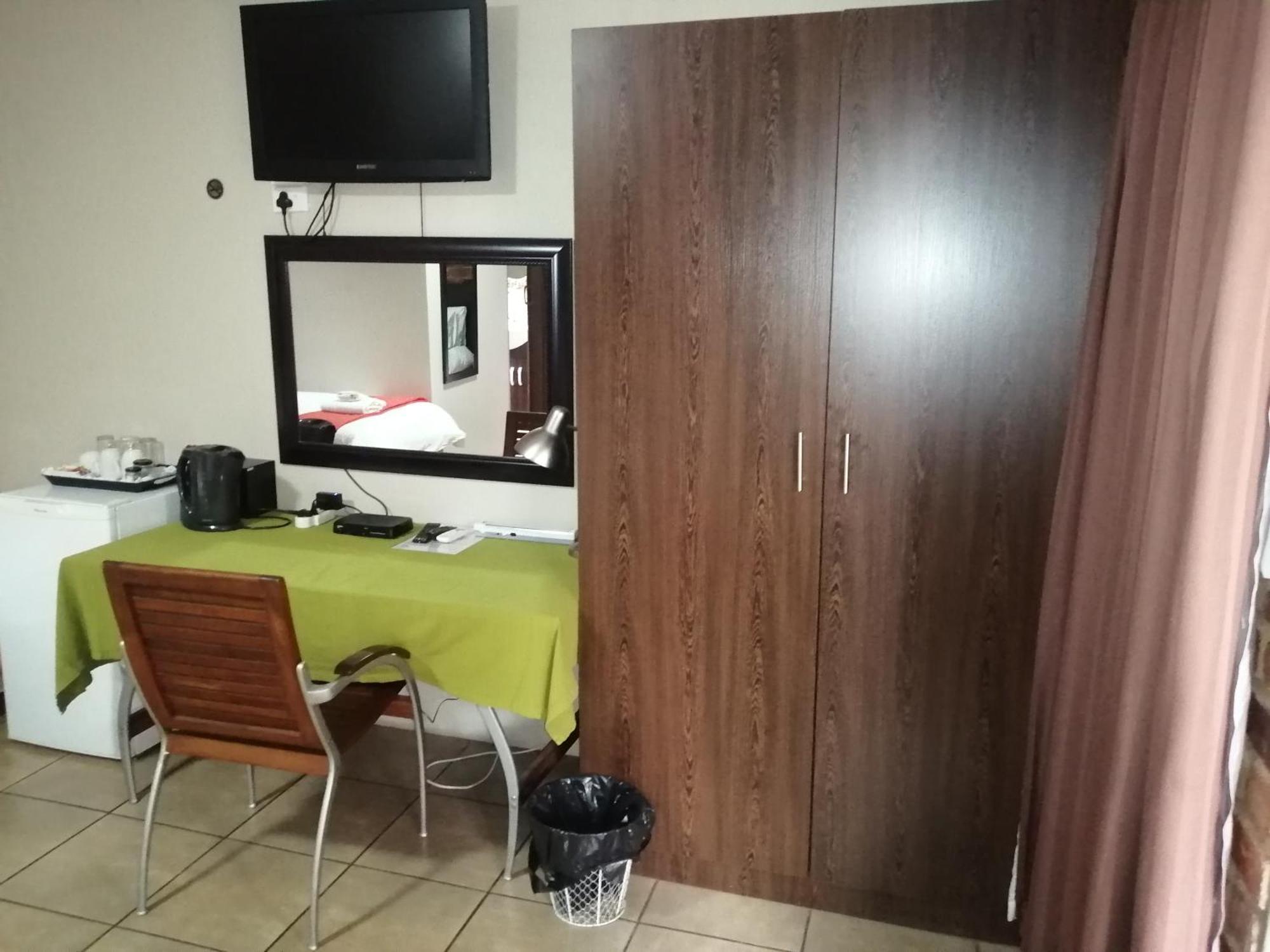 24 Onvrey Guest House Boksburg Esterno foto