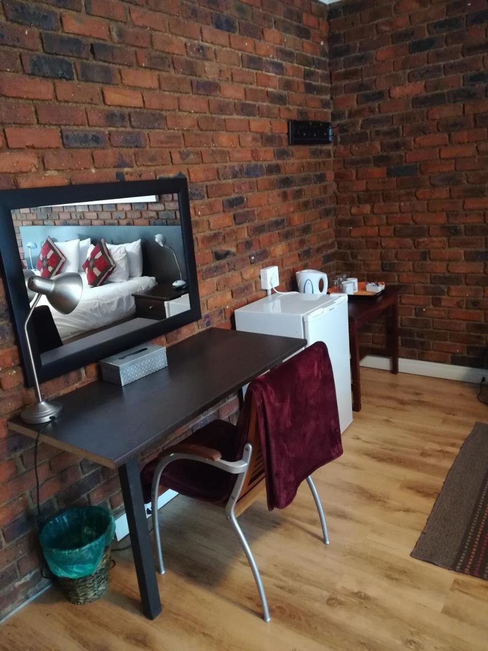 24 Onvrey Guest House Boksburg Esterno foto