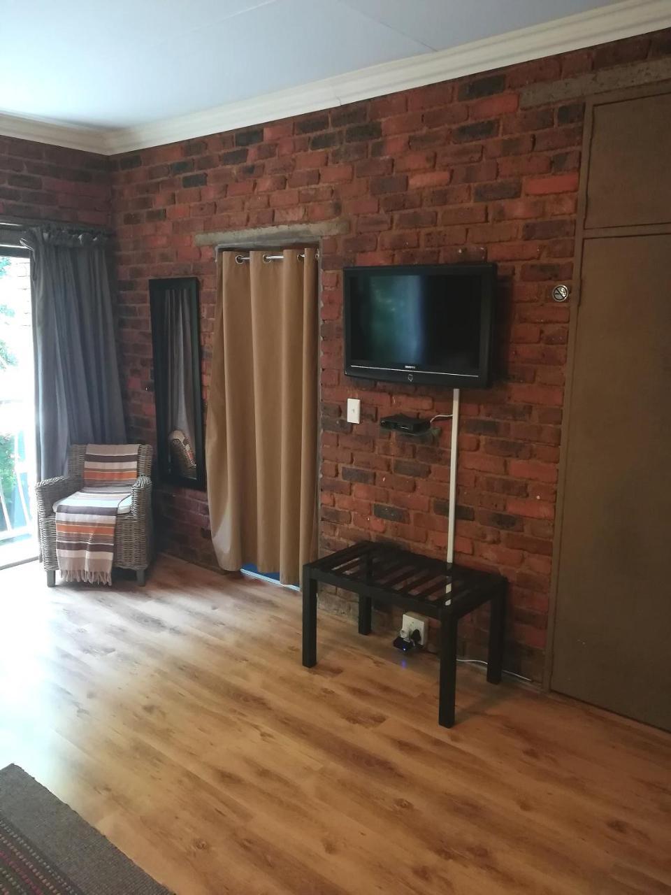 24 Onvrey Guest House Boksburg Esterno foto