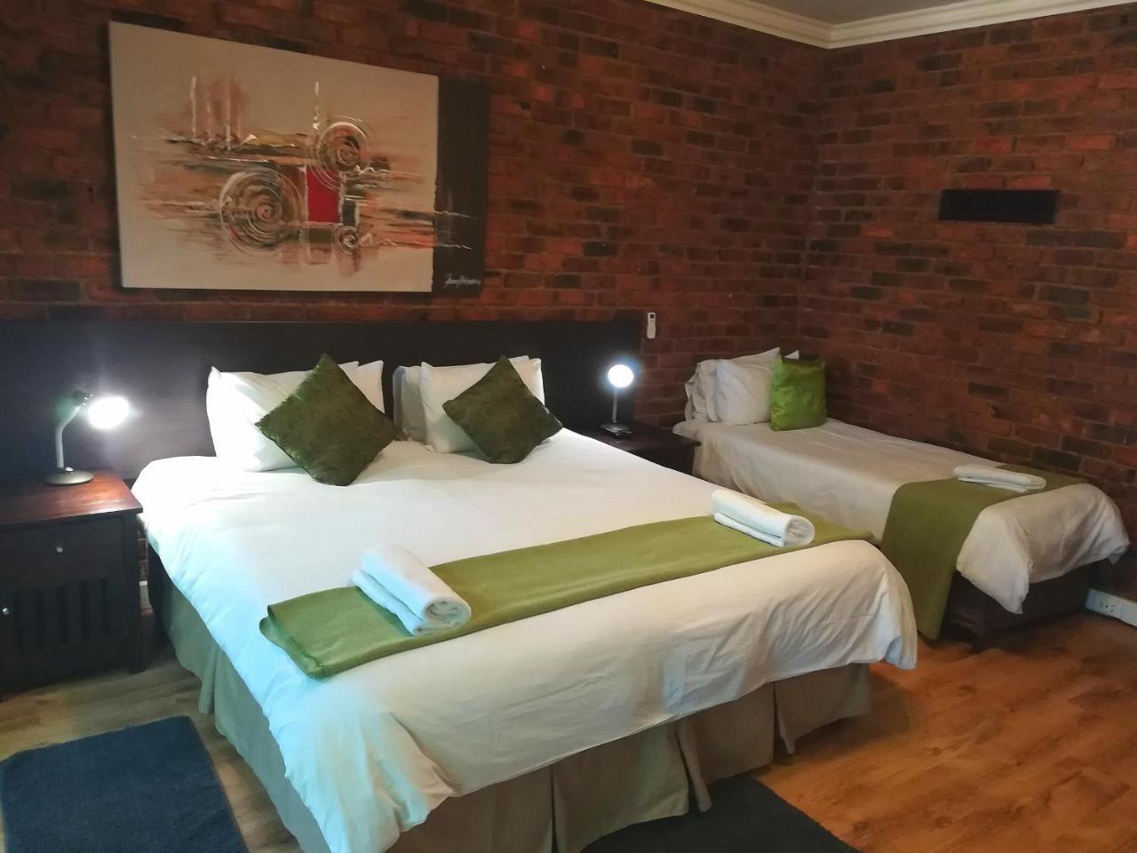 24 Onvrey Guest House Boksburg Esterno foto
