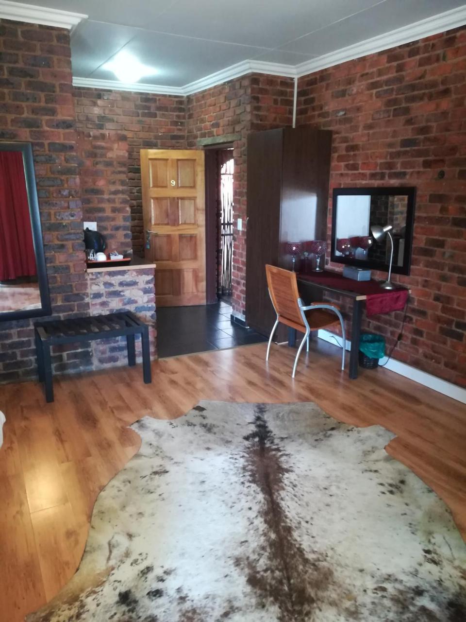 24 Onvrey Guest House Boksburg Esterno foto