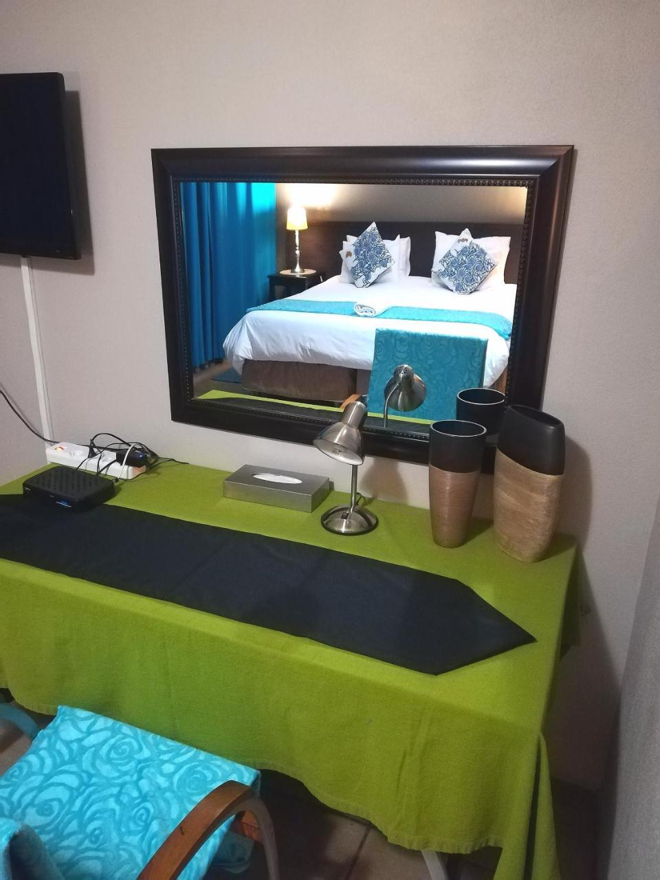 24 Onvrey Guest House Boksburg Esterno foto