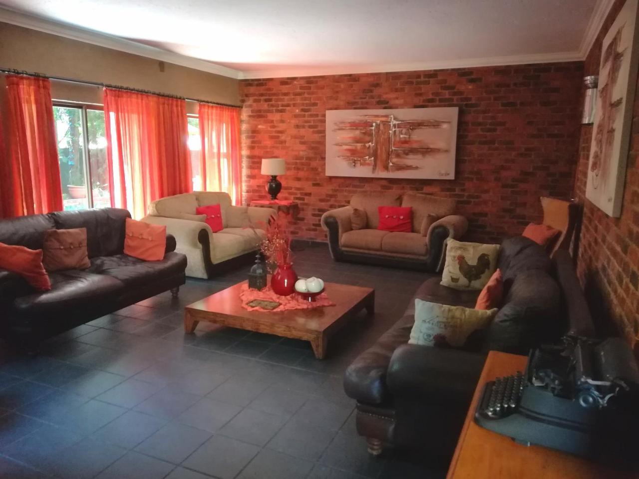 24 Onvrey Guest House Boksburg Esterno foto