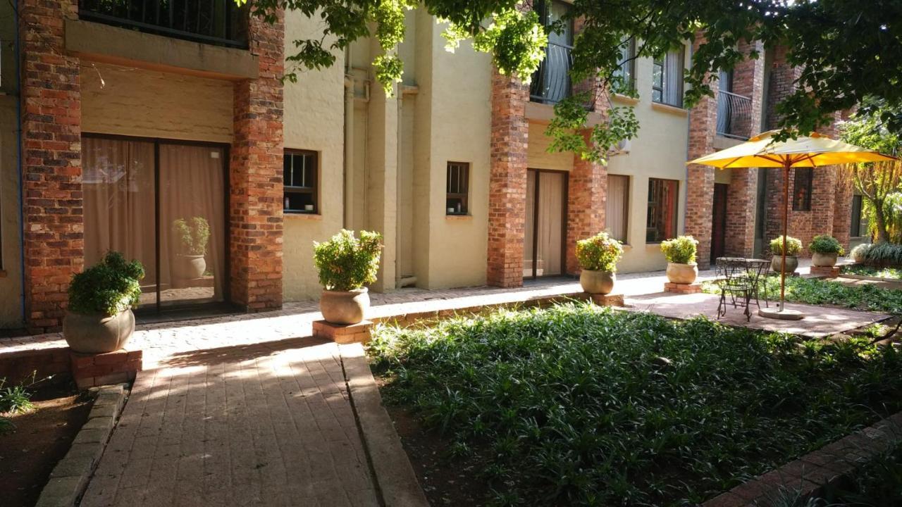 24 Onvrey Guest House Boksburg Esterno foto